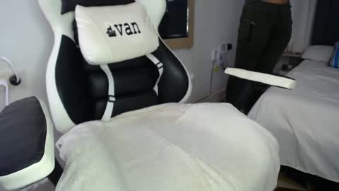 Snapshot of evans_king chatting on January 4, 11:22 am Evan online show from January 4, 11:22 am