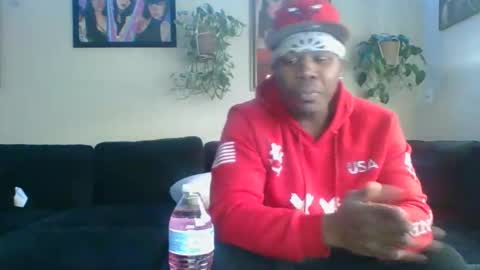 Snapshot of evanschris2048 chatting on December 1, 10:15 pm evanschris2048 online show from December 1, 10:15 pm