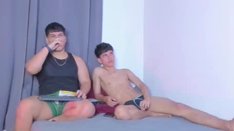 Snapshot of evansfenty chatting on December 3, 5:20 am evansfenty online show from December 3, 5:20 am