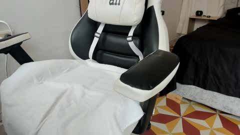 Snapshot of evanss_king chatting on November 15, 4:25 pm Mateo and Valerio online show from November 15, 4:25 pm