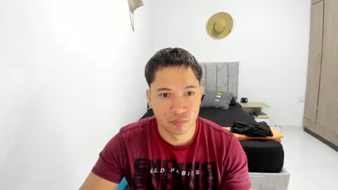 Snapshot of evanss_king chatting on July 21, 12:29 pm Mateo and Valerio online show from July 21, 12:29 pm