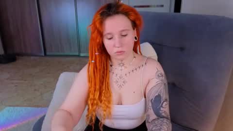 Snapshot of evaredmooon chatting on October 10, 6:12 am Moon online show from October 10, 6:12 am