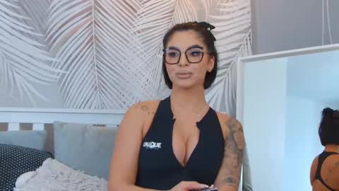 Snapshot of evareyss chatting on December 29, 6:27 pm evareyss online show from December 29, 6:27 pm