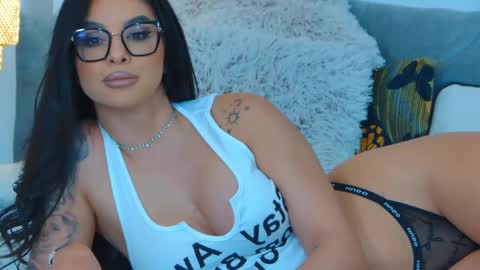 Snapshot of evareyss chatting on February 12, 2:21 pm evareyss online show from February 12, 2:21 pm