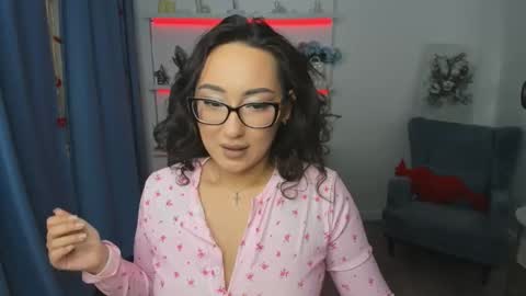 evasarazardje online show from February 4, 12:11 pm