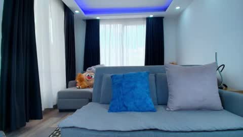  EVA LUNA online show from November 7, 7:03 pm