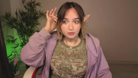 Snapshot of evathewitcher chatting on May 24, 3:00 am EvaTheWitcher online show from May 24, 3:00 am