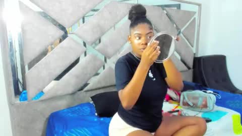 Eva And Emmanuel online show from March 18, 1:03 pm