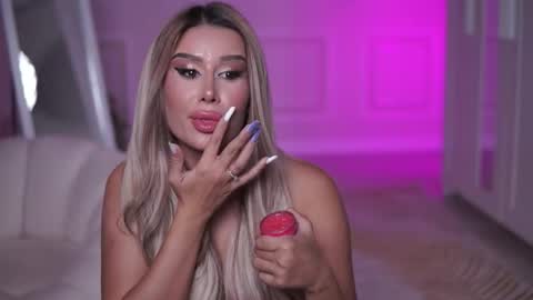 Eva online show from November 18, 8:35 pm