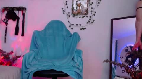 Eve Blue  friends. IG eve blue77 TW EveBlue 1 OF eveblue7 online show from October 25, 2:08 am