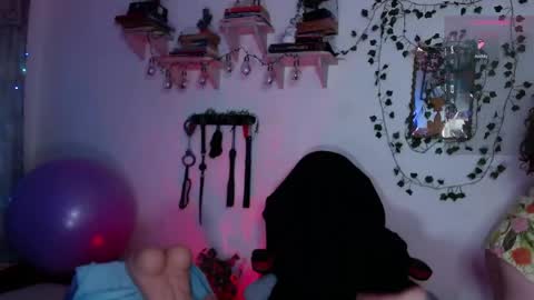 Eve Blue  friends. IG eve blue77 TW EveBlue 1 OF eveblue7 online show from April 23, 3:08 am