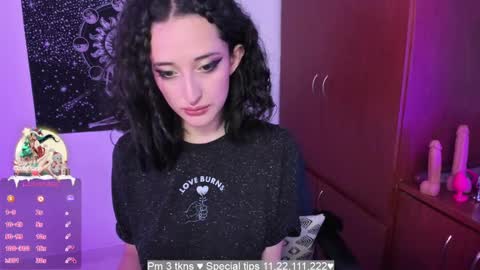 Snapshot of evee_uwu chatting on December 28, 10:55 pm Eve Jane  online show from December 28, 10:55 pm
