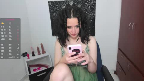 Snapshot of evee_uwu chatting on January 4, 7:34 pm Eve Jane  online show from January 4, 7:34 pm