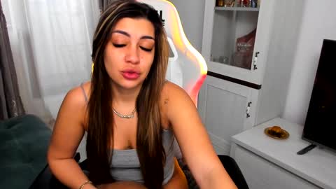 eveeevian online show from February 3, 1:19 pm