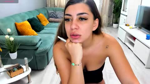 eveeevian online show from September 13, 8:14 am