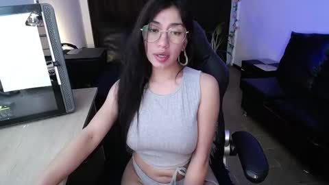 Kissed by an angel  IG evee  lyn20 online show from February 19, 6:00 am