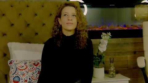 EveHamilton online show from February 5, 7:29 pm