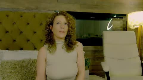 EveHamilton online show from April 17, 8:01 pm