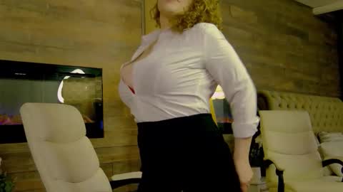 EveHamilton online show from April 21, 8:12 pm