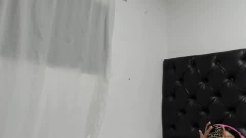 evelin26  online show from April 25, 3:09 am