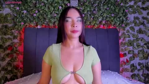 Snapshot of evelin_33 chatting on September 28, 9:53 pm E V E L I N online show from September 28, 9:53 pm