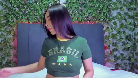 Snapshot of evelin_33 chatting on October 6, 9:23 pm E V E L I N online show from October 6, 9:23 pm