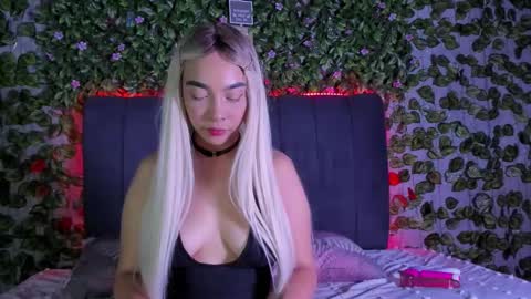 Snapshot of evelin_33 chatting on October 7, 11:13 pm E V E L I N online show from October 7, 11:13 pm