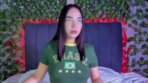 Snapshot of evelin_33 chatting on October 21, 12:44 am E V E L I N online show from October 21, 12:44 am