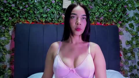 Snapshot of evelin_33 chatting on October 27, 2:59 am E V E L I N online show from October 27, 2:59 am