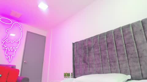 evelin__thompsson online show from April 11, 1:21 am