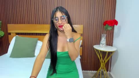 BELLA online show from December 24, 2:22 pm