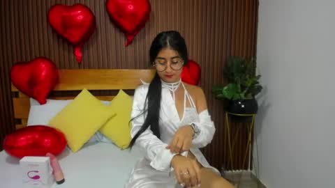 BELLA online show from February 14, 3:05 pm