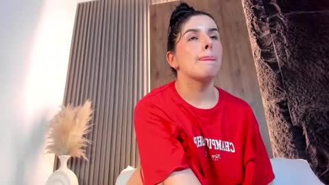 E V E L I N online show from November 11, 2:22 am