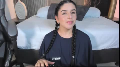 E V E L I N online show from March 5, 2:40 am