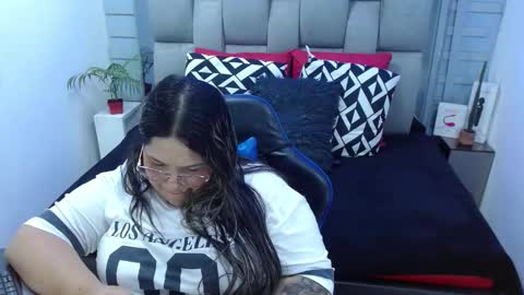 evelin zaens online show from March 11, 5:02 am