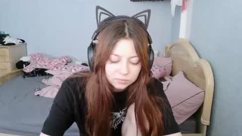 Snapshot of evelinamercer chatting on June 10, 10:14 am Alice 3 online show from June 10, 10:14 am