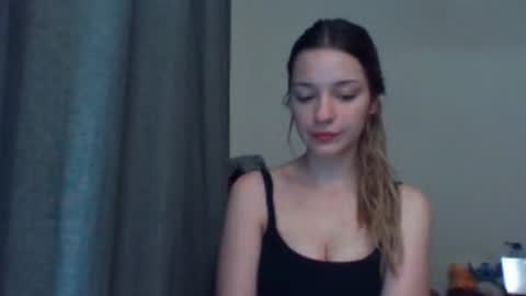Snapshot of evelinemagnetic chatting on June 16, 8:33 pm EvelinaMagnetic online show from June 16, 8:33 pm