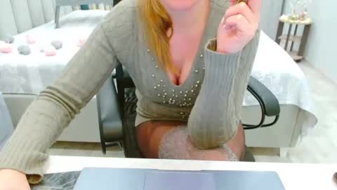 Snapshot of evelove33 chatting on May 1, 5:50 pm evelove online show from May 1, 5:50 pm