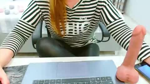 Snapshot of evelove33 chatting on May 2, 5:29 pm evelove online show from May 2, 5:29 pm