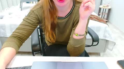 Snapshot of evelove33 chatting on May 3, 4:57 pm evelove online show from May 3, 4:57 pm