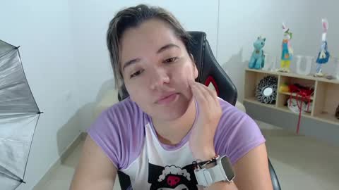 Evelyn online show from December 14, 1:05 pm