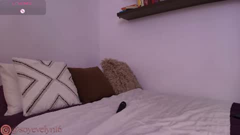Snapshot of evelyn__16 chatting on June 22, 3:20 pm Evelyn Ruiz online show from June 22, 3:20 pm