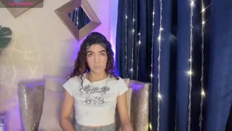 Snapshot of evelyn__rose1 chatting on April 27, 3:59 am evelyn__rose1 online show from April 27, 3:59 am