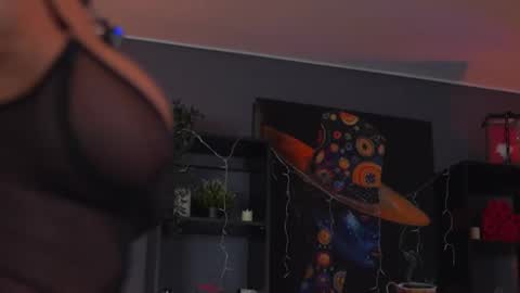 Evelyn online show from April 19, 6:07 pm