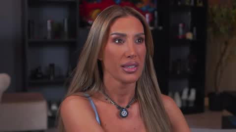 Evelyn online show from April 21, 6:12 pm