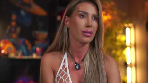 Snapshot of evelyn_evyy chatting on July 20, 6:21 pm Evelyn online show from July 20, 6:21 pm