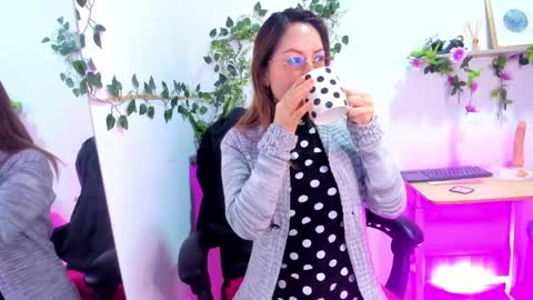 evelyn_miller___ online show from April 28, 6:02 pm