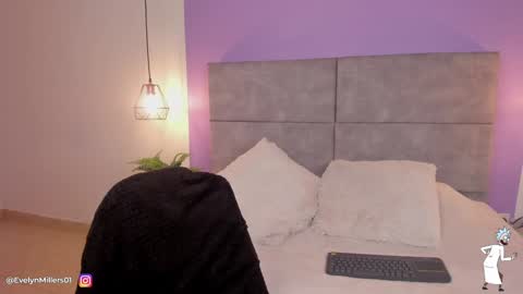 Snapshot of evelyn_millers_11 chatting on January 26, 3:06 am Evelyn online show from January 26, 3:06 am