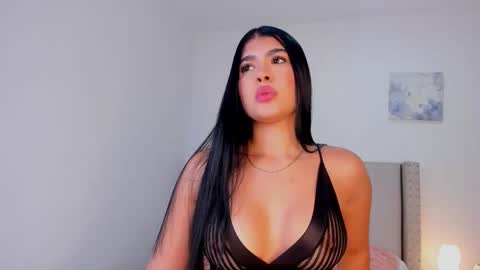 Snapshot of evelyn_montoya chatting on October 27, 1:26 pm Evelyn online show from October 27, 1:26 pm