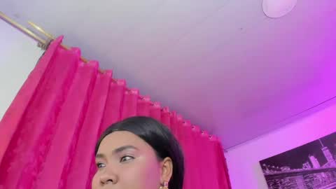 Evelyn Sandoval online show from May 17, 11:45 pm